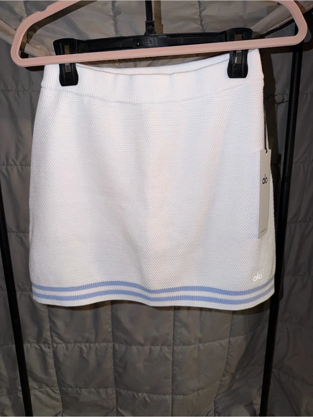 ALO Yoga White Sweater Knit Bra with Seashell Blue Trim - Picture 5 of 6